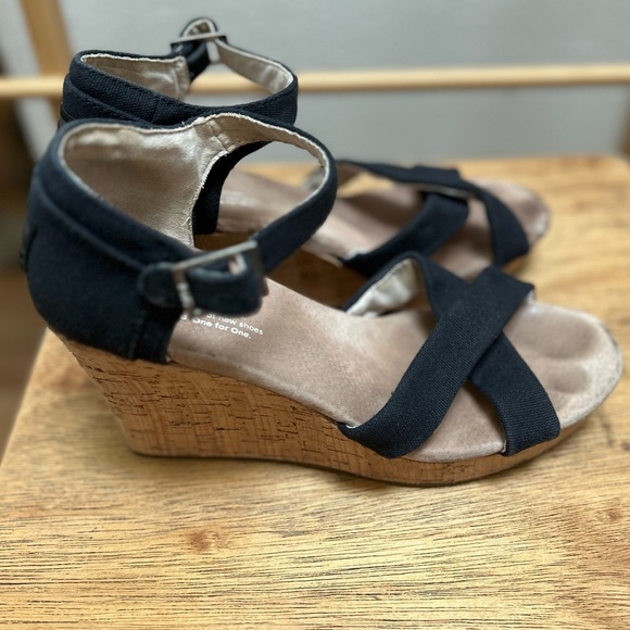 Tom’s open toe wedge - Picture 3 of 6